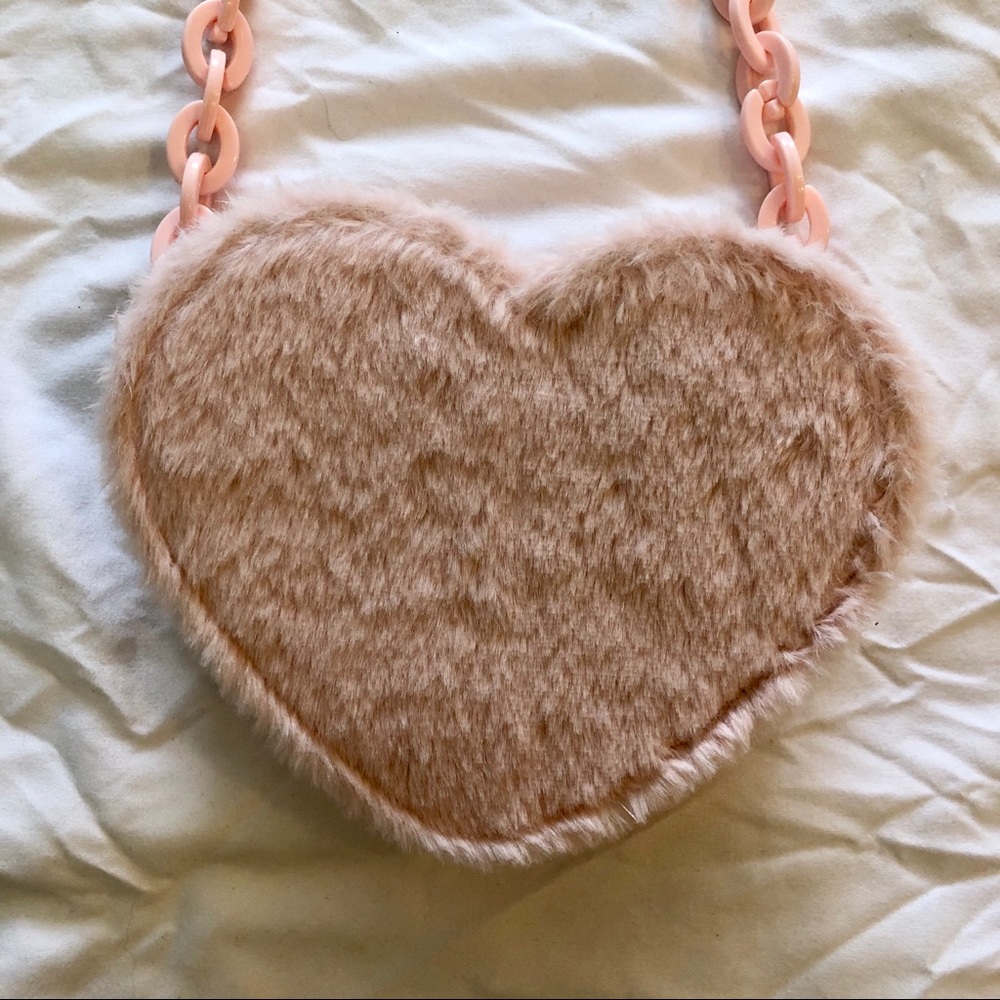 LOVER ERA Fuzzy purse